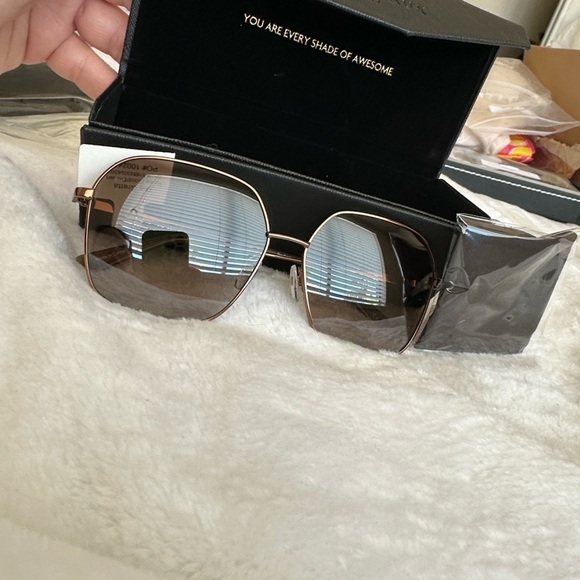 Prive Revaux Rose Gold wire rim Sunglasses with case